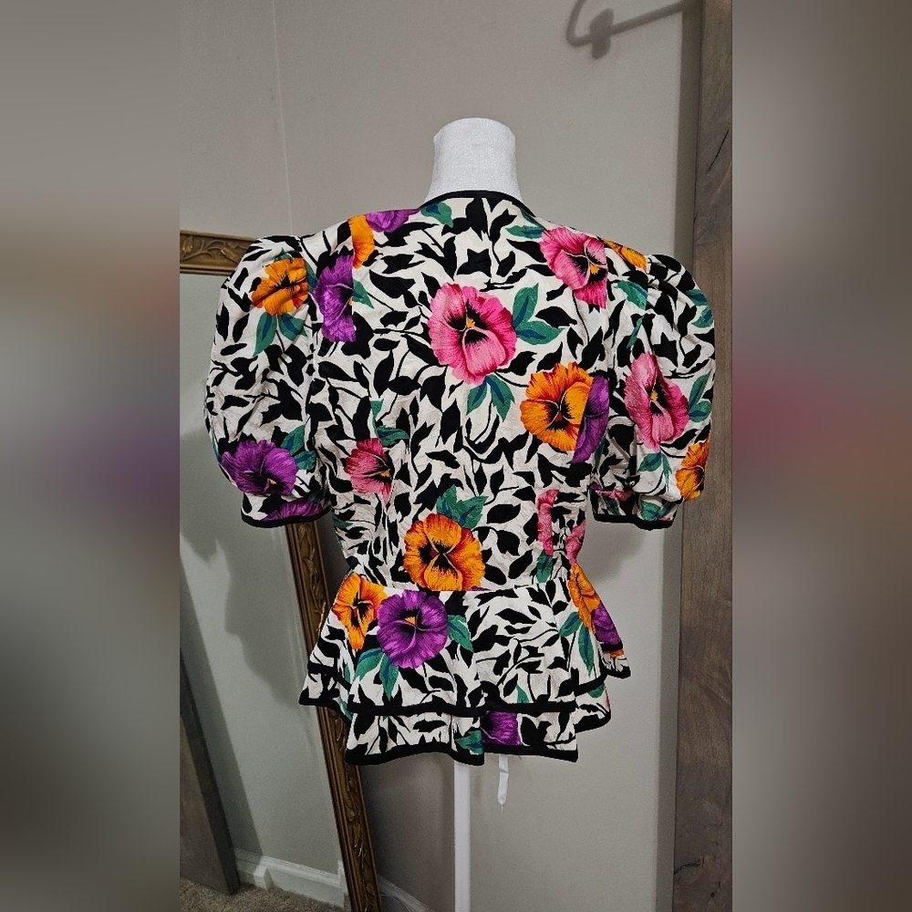 Vintage A.J. Bari Petites 100% Silk Floral Blouse–Puff Sleeve Wrap Style Top. 10 - Picture 14 of 16